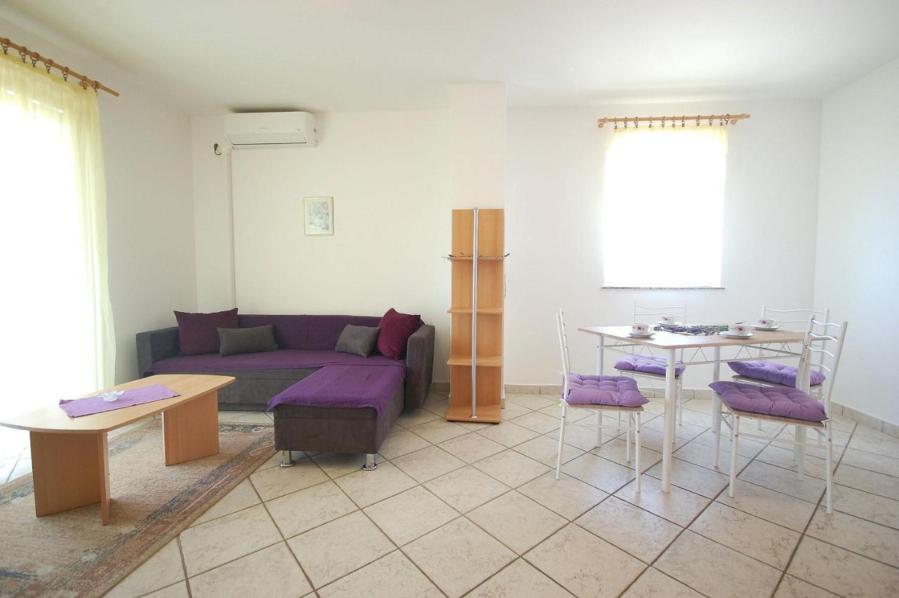 Apartments Novak By El-Pi Tours Малинска Екстериор снимка