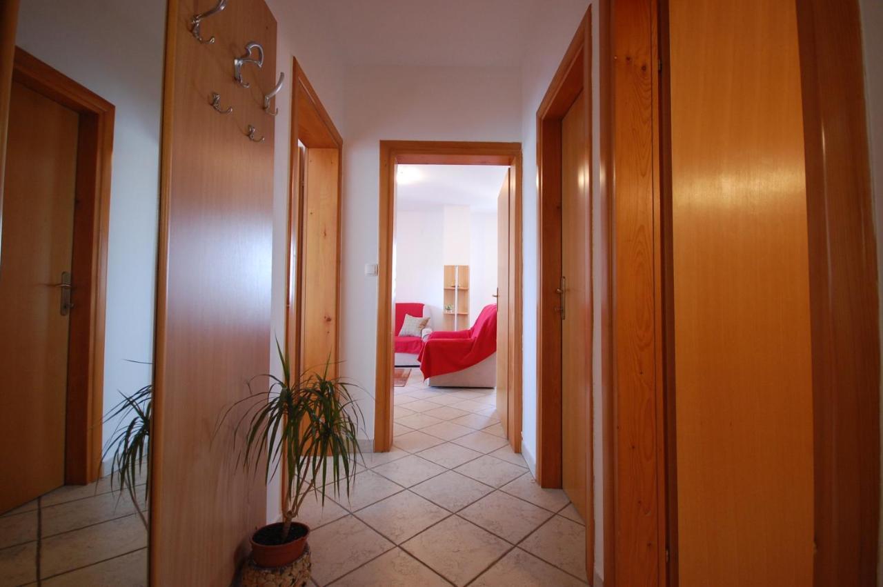 Apartments Novak By El-Pi Tours Малинска Екстериор снимка